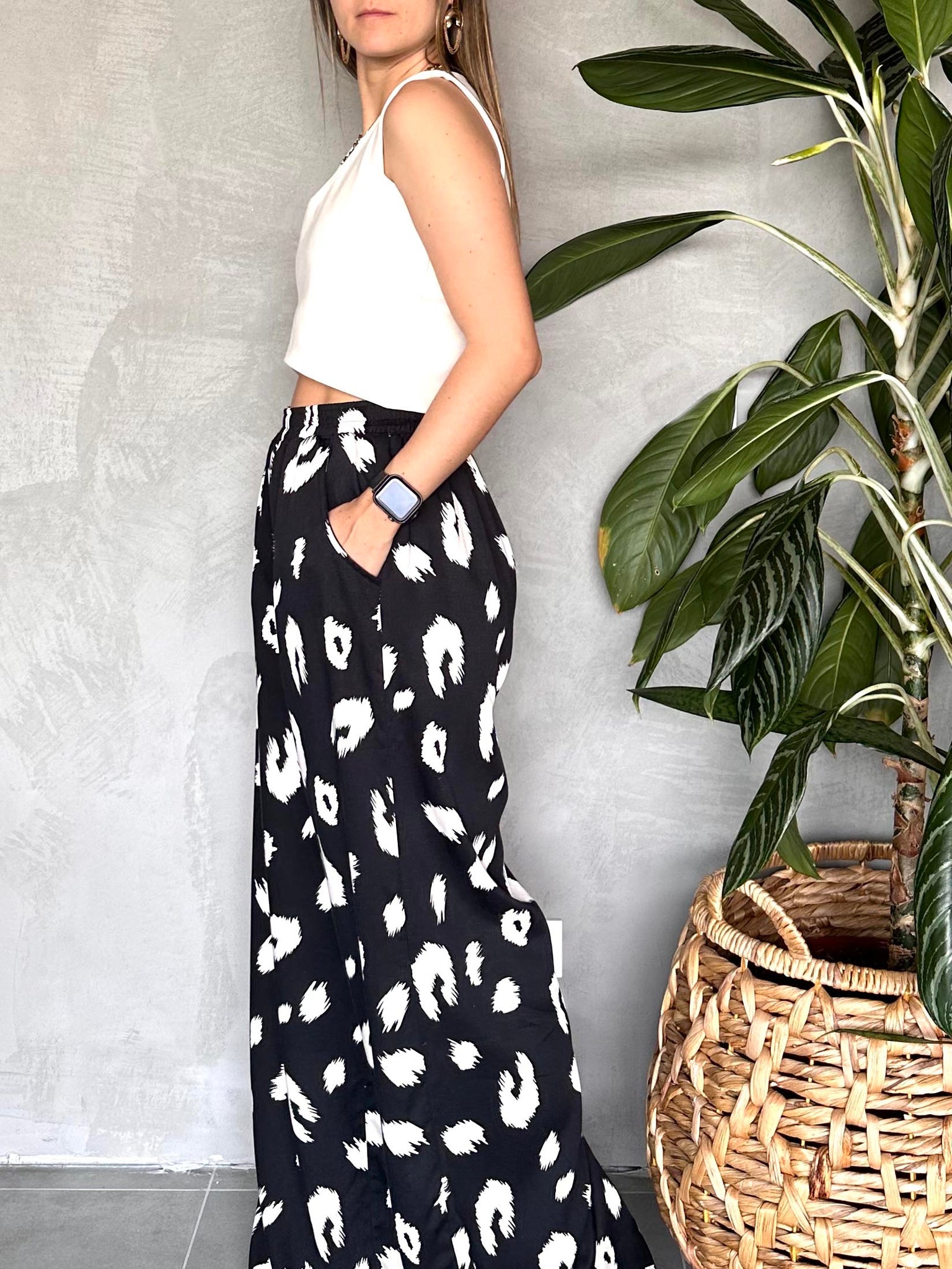 PANTALÓN NEGRO ESTAMPADO