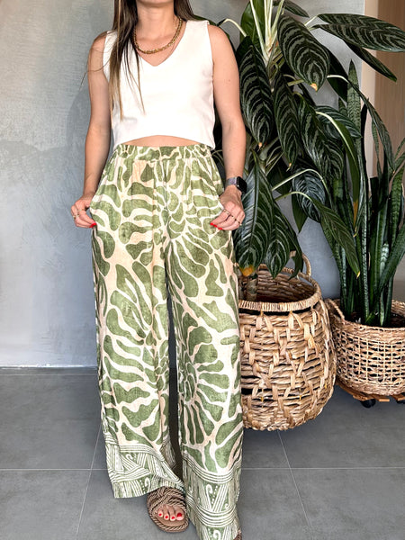 PANTALÓN VERDE OLIVA ESTAMPADO