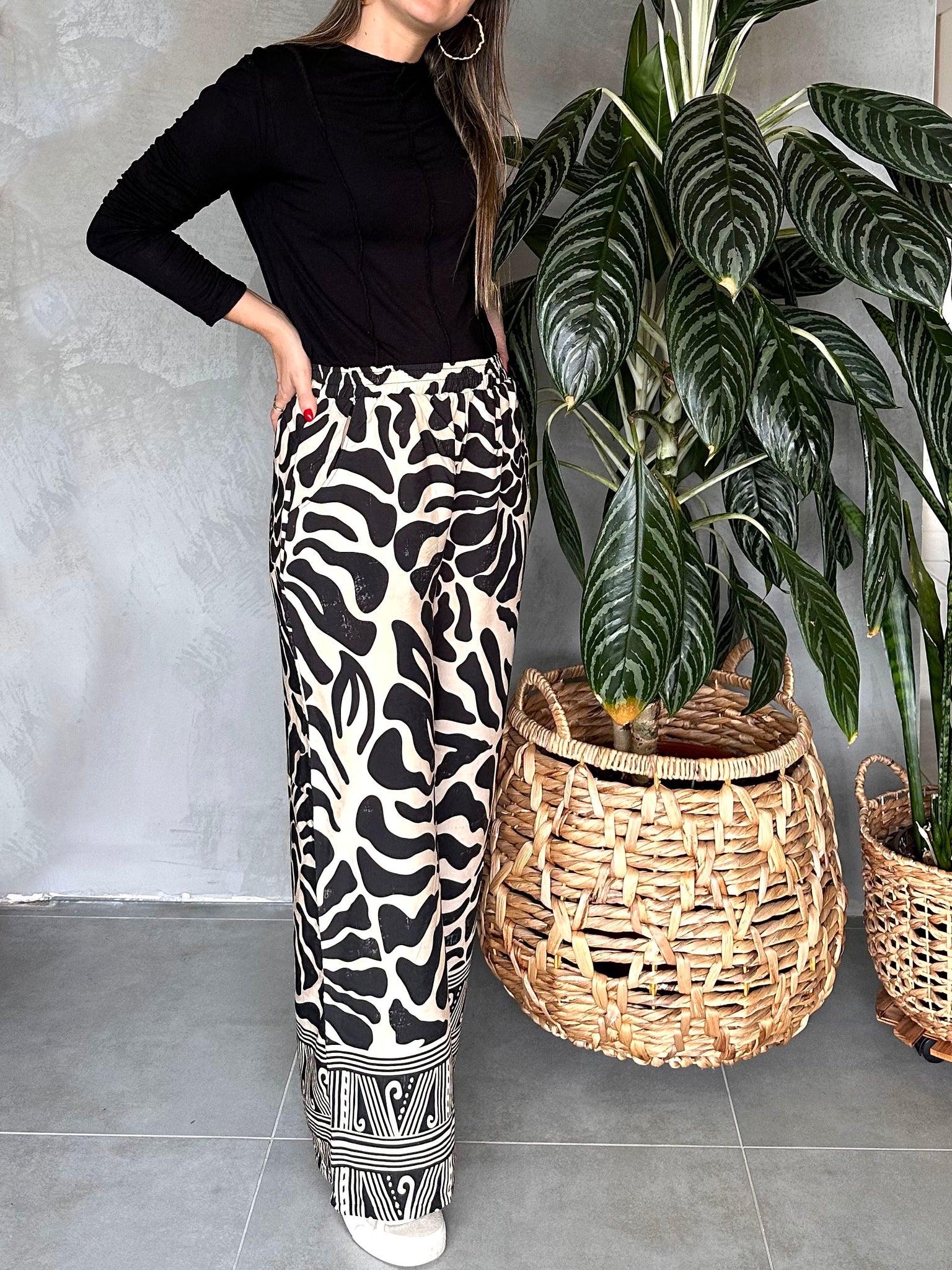 PANTALÓN NEGRO-IVORY ESTAMPADO