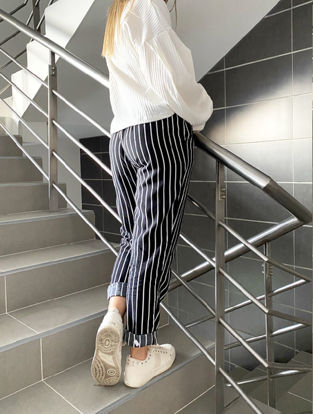 PANTALÓN NEGRO RAYAS